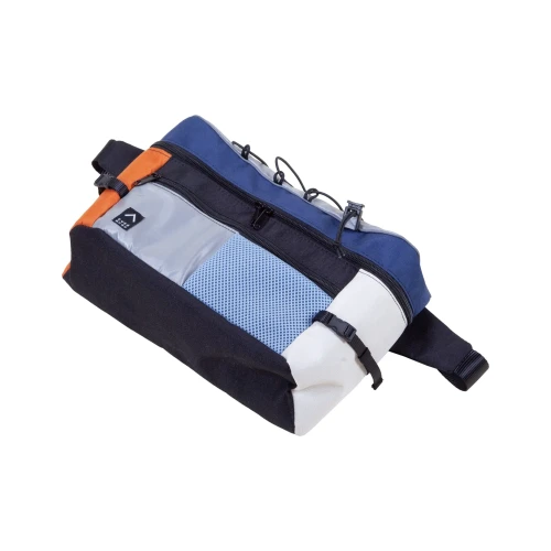 Pojemna_kolorowa_saszeta_z_odblaskiem_miejska_Everberg_Ruby_01.webp