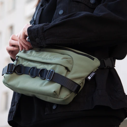 Duża saszetka na ramię Jinx w kolorze khaki - EVERBERG